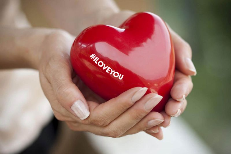 Сердце в руках и промокод #iloveyou Признаемся в день влюбленных - мы Вас очень ценим!