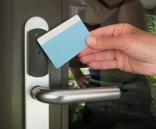 Пластиковые карты и RFID-браслеты - электронные ключи для отелей и гостиниц от МПК “Страна Карт” Пластиковые карты и RFID-браслеты - электронные ключи для отелей и гостиниц от МПК «Страна карт»