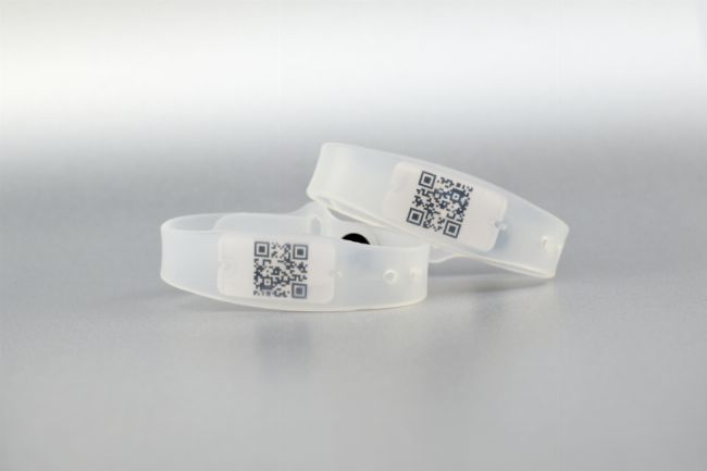  Новинка от РПК «Страна Карт» — силиконовые RFID-браслеты с переменными данными: QR-кодом, штрих-кодом, нумерацией, ФИО и т.п.