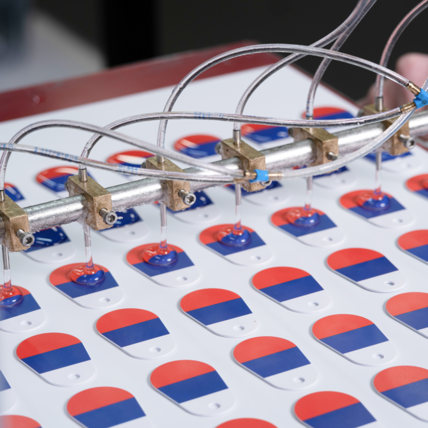Покрытие RFID-брелоков смолой