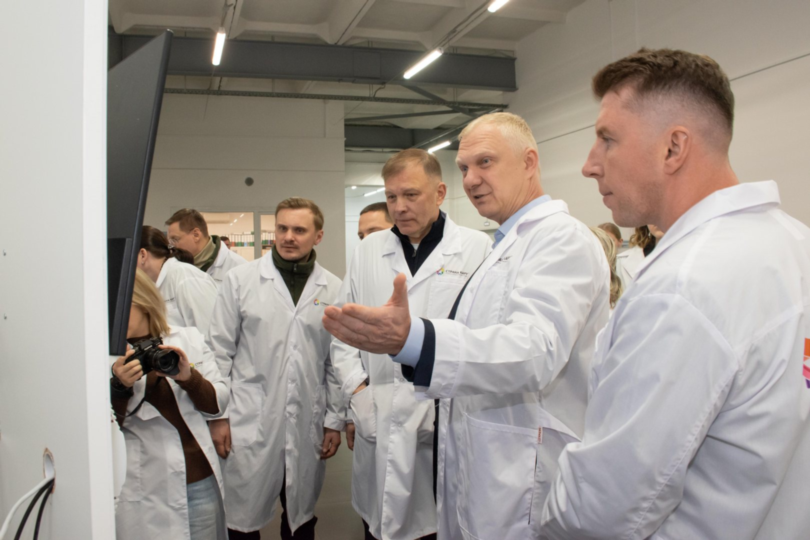 Депутаты ЛДПР на производстве Страны карт