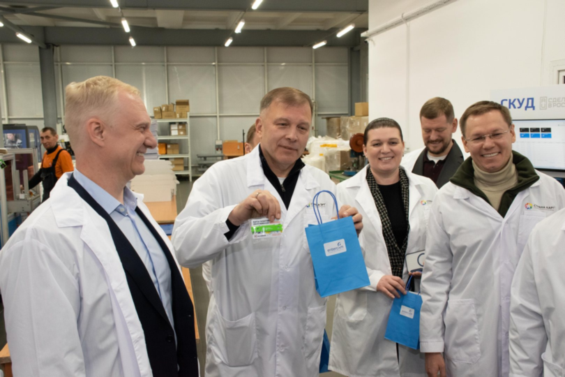 Депутаты ЛДПР на производстве Страны карт