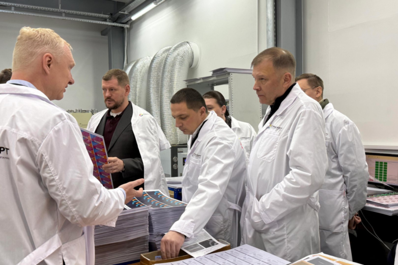 Депутаты ЛДПР на производстве Страны карт