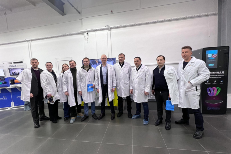 Депутаты ЛДПР на производстве Страны карт